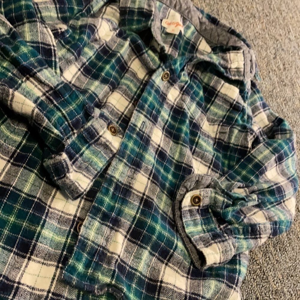 CAT & JACK 33.5 T long sleeve plaid boys. - Picture 2 of 4